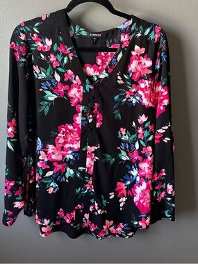 Express Black Floral V-Neck Button-Front Blouse